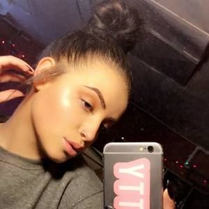 Meet your Posher, Jade